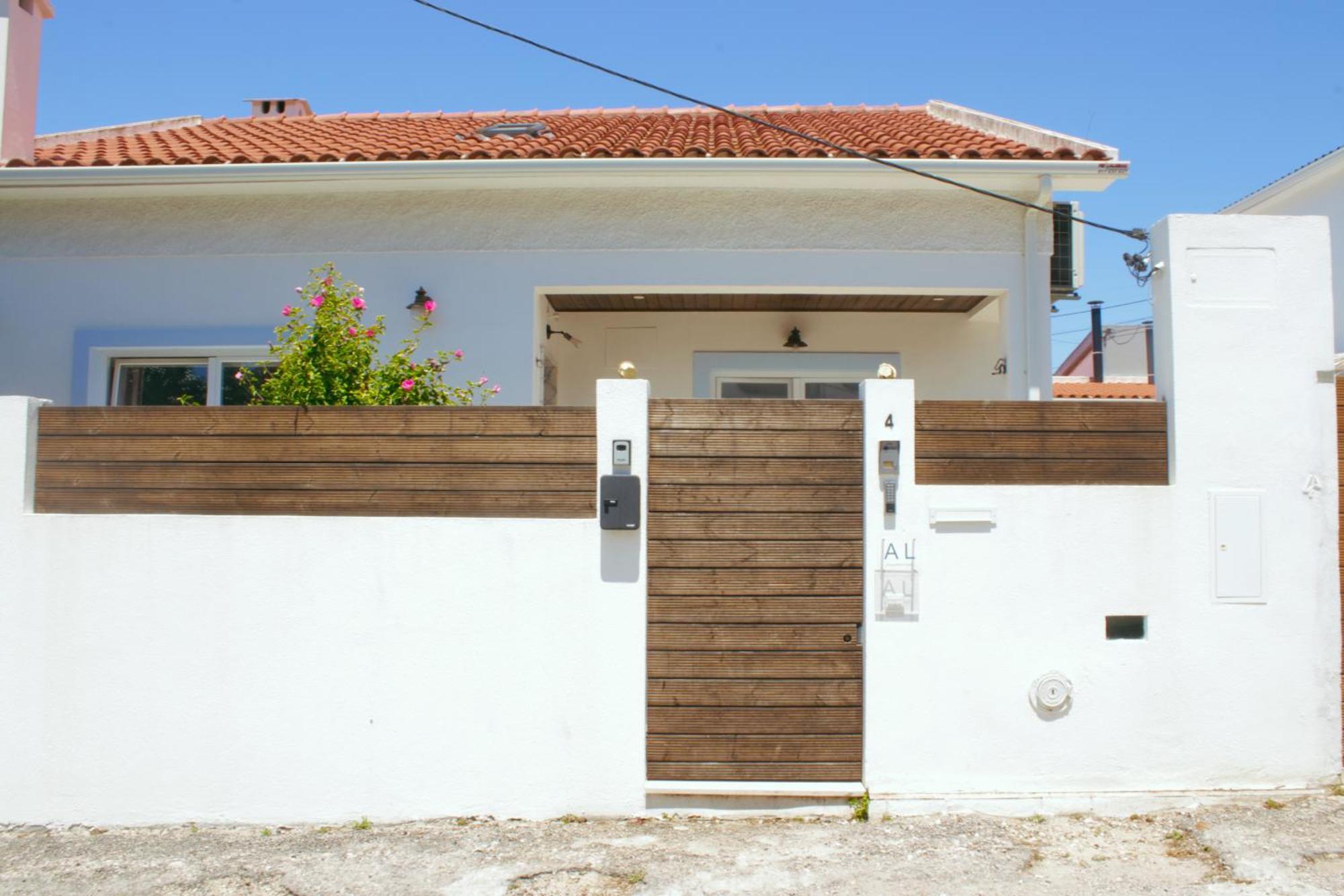 Vila Vale Guest House - Surf & Yoga Charneca  Eksteriør billede